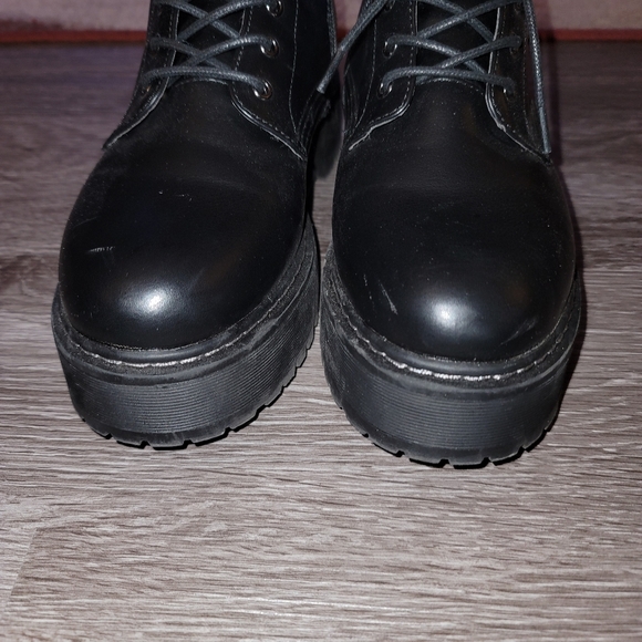 Steve Madden Bettyy Boots - Picture 5 of 8